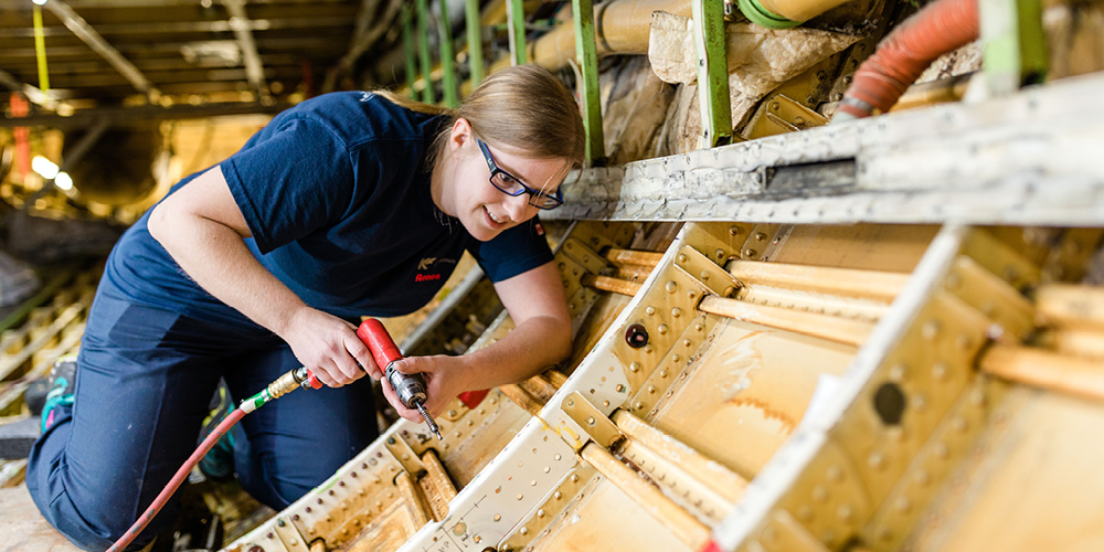 blog-header-kf-aerospace-women-in-aviation2706376995876e819079ff0000c30f4e
